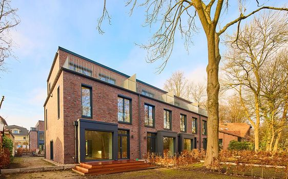 Backyard Oasis - Neubau von 4 Townhouses und 2 Doppelhaushälften