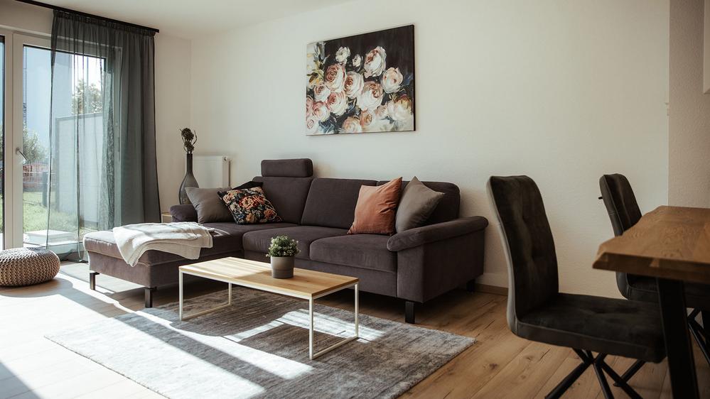 Bild Neubau Häuser Zetterspitz Zimmern ob Rottweil: Bild eines modern eingerichteten Wohnzimmers