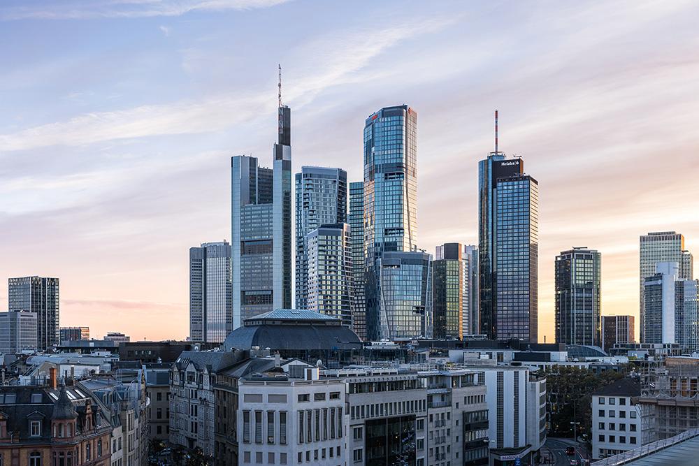 Bild Neubau Eigentumswohnungen Junghofstraße Frankfurt: Bild von der Frankfurter Skyline