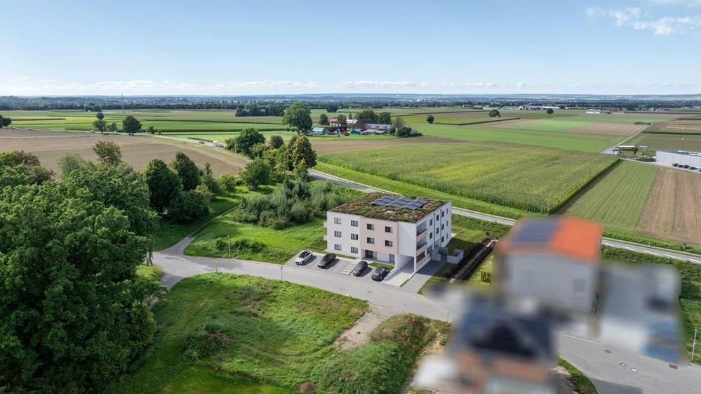 Bild Neubau Eigentumswohnungen Kiefernweg Mietingen: Vogelperspektive auf das Mehrfamilienhaus