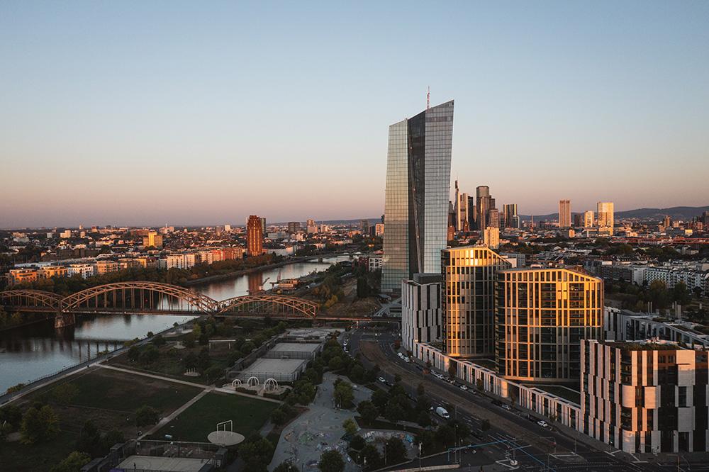 Bild Neubau Eigentumswohnungen HPQ Hafenparkquartier Bild Neubau Eigentumswohnungen HPQ Hafenparkquartier: Bild eines hellen Wophnzimmers