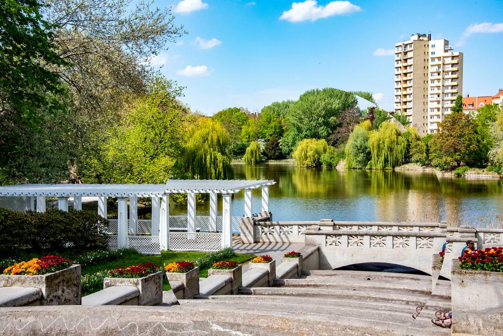 Bild Neubau Eigentumswohnungen Herbartstraße Berlin: Bild eines Sees mit Schloss