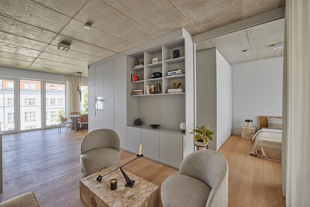 Bild Neubauprojekt SUITES AM TACHELES, Berlin: Bild eines modernen Wohnzimmers