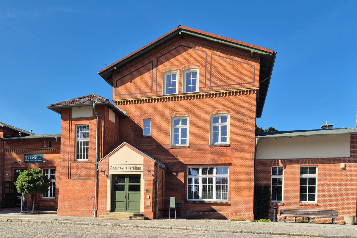Showroom im historischen Bahnhofsgebäude