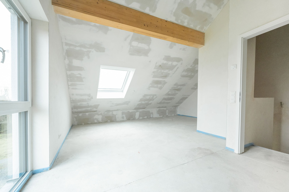 Geräumiges Dachgeschoss mit Dachflächenfenster (Sonderwunsch