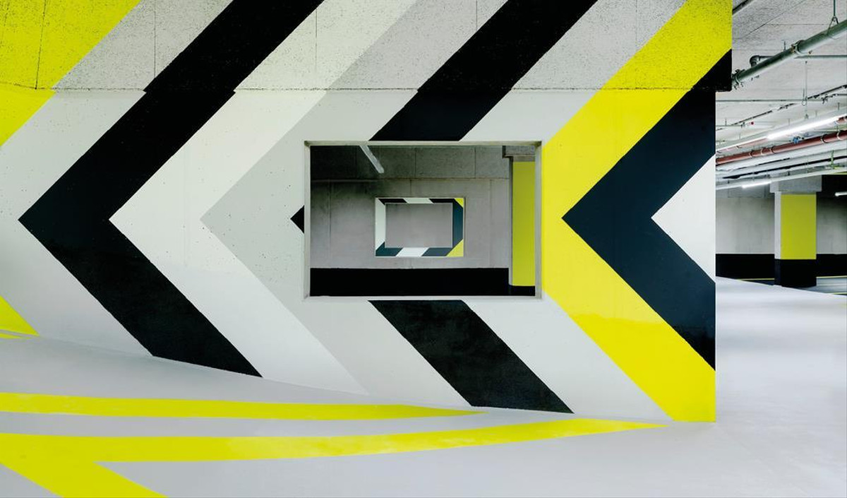 Tiefgarage mit Farbkonzept