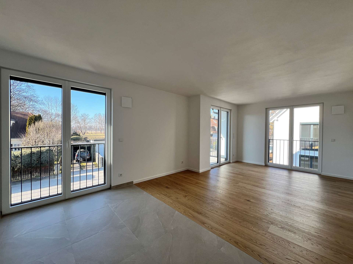 Wohnzimmer mit off. Küche