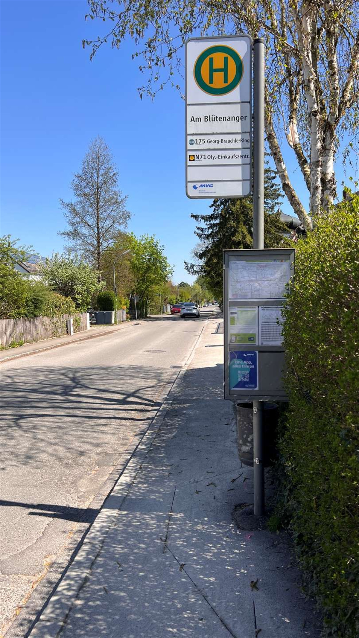BH-Stelle 3 Gehminuten enfernt (5 Minuten Fahrtzeit zur S-Bahn/S1)