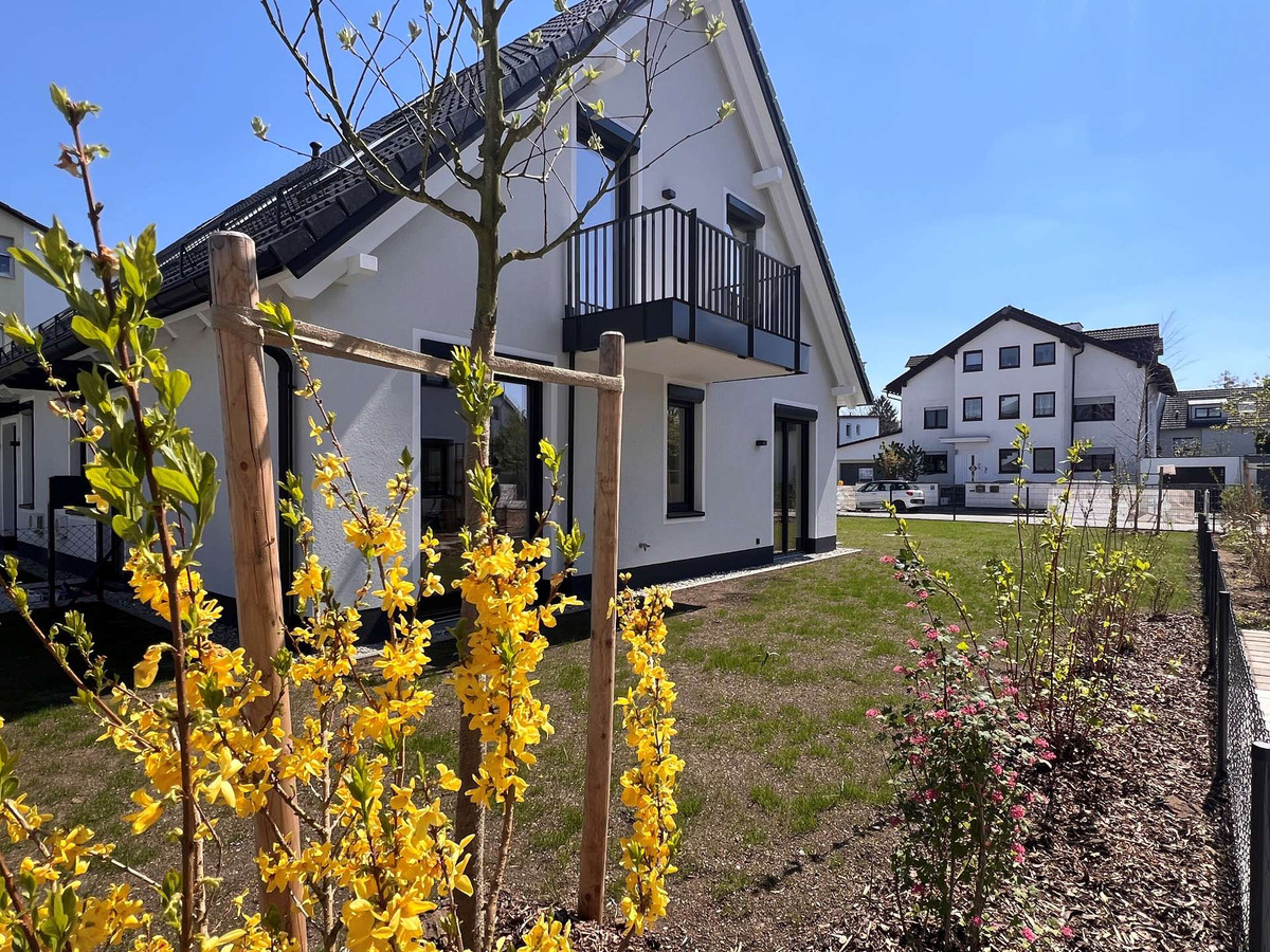 Doppelhaushälfte 3 mit großem Garten