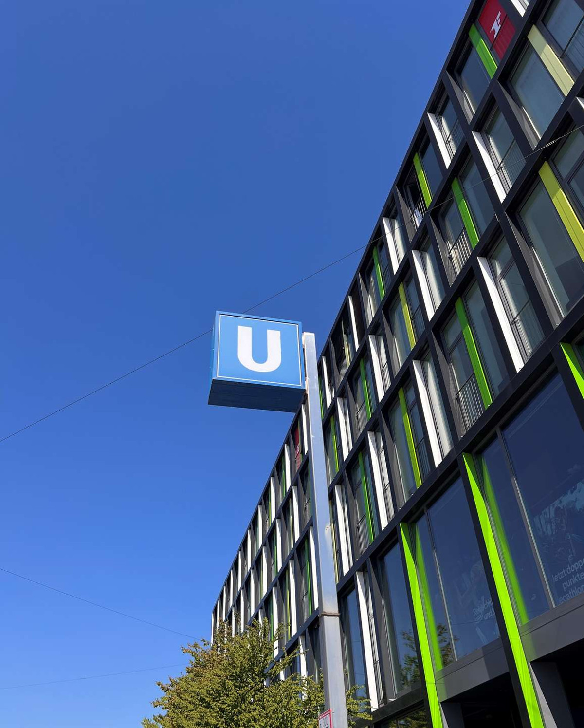 U-bahn (U3) Ri. Innenstadt (12 Fahrtminuten entfernt)