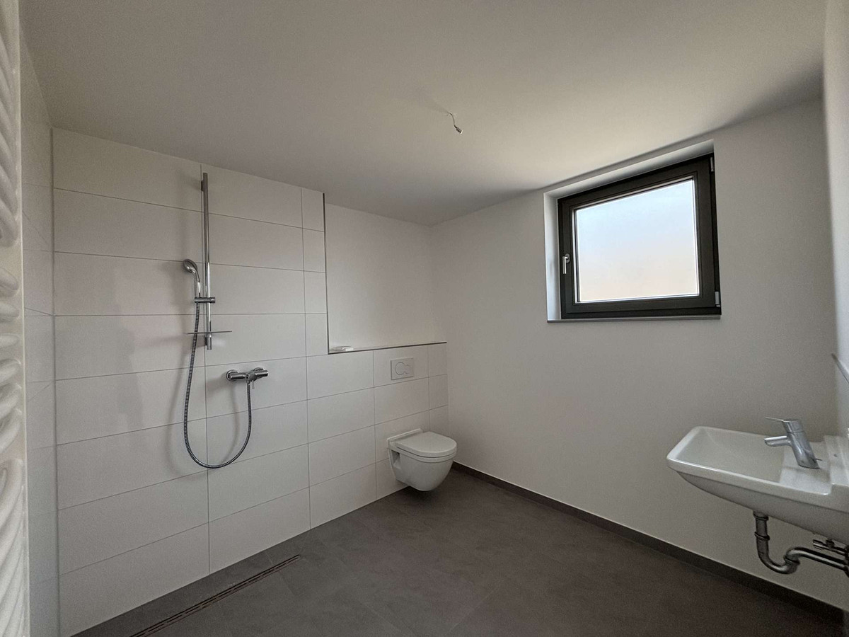 Tageslichtbad mit Dusche