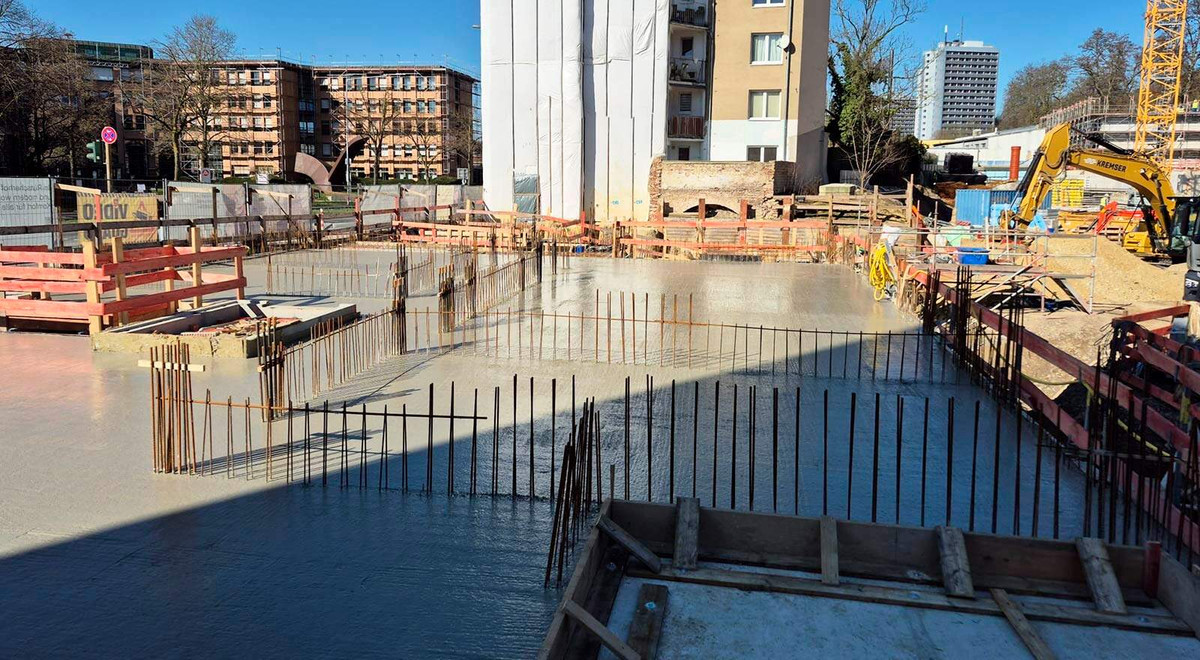 März 2026: Die Bodenplatten sind betoniert