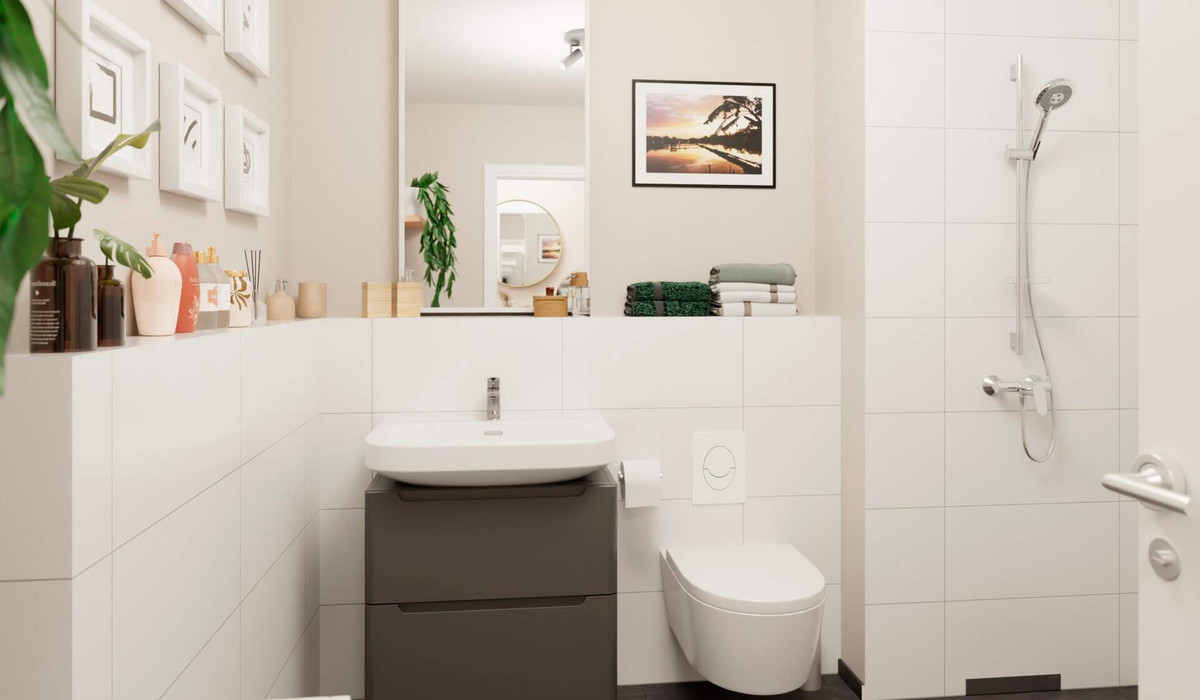 Ein Badezimmer mit bodengleicher Dusche