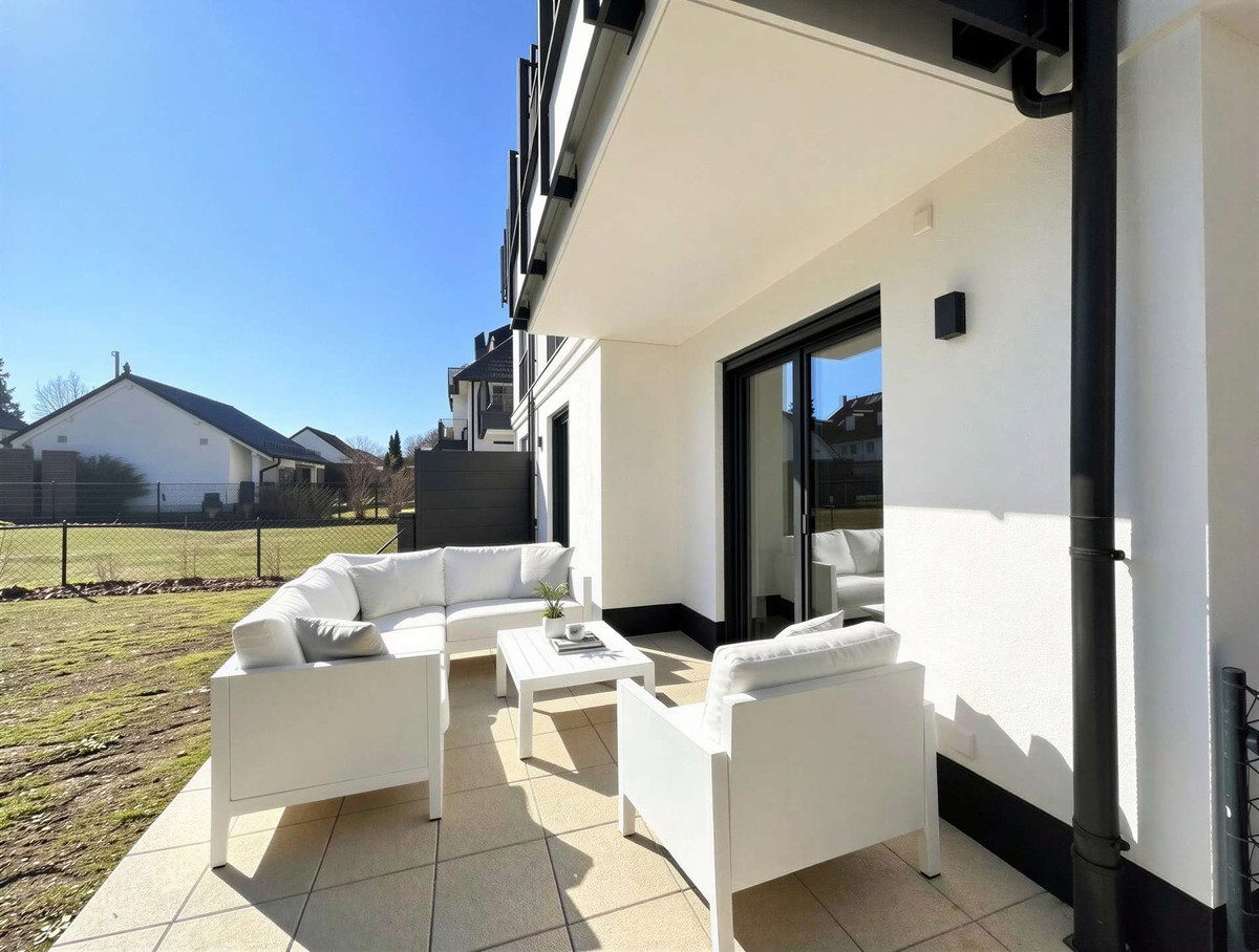 Sonnenterrasse (Gartenmöbel gehören nicht zur Ausstattung)