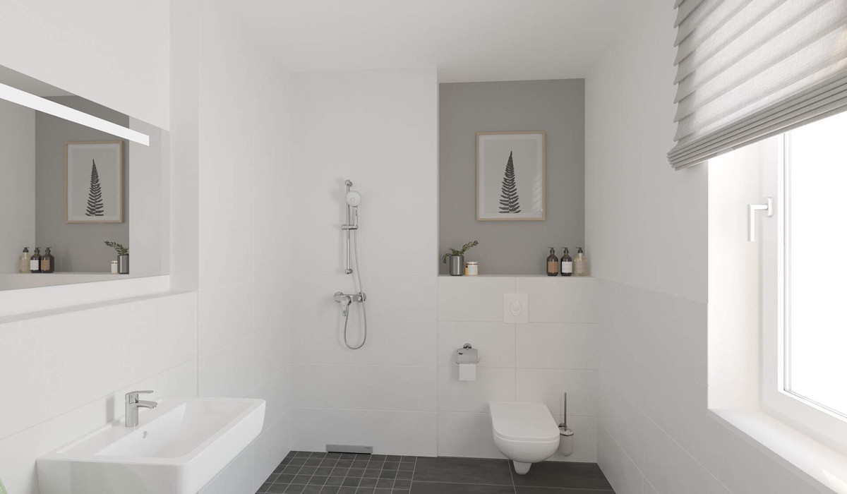 Modern gefliestes Tageslichtbad mit bodengleicher Dusche