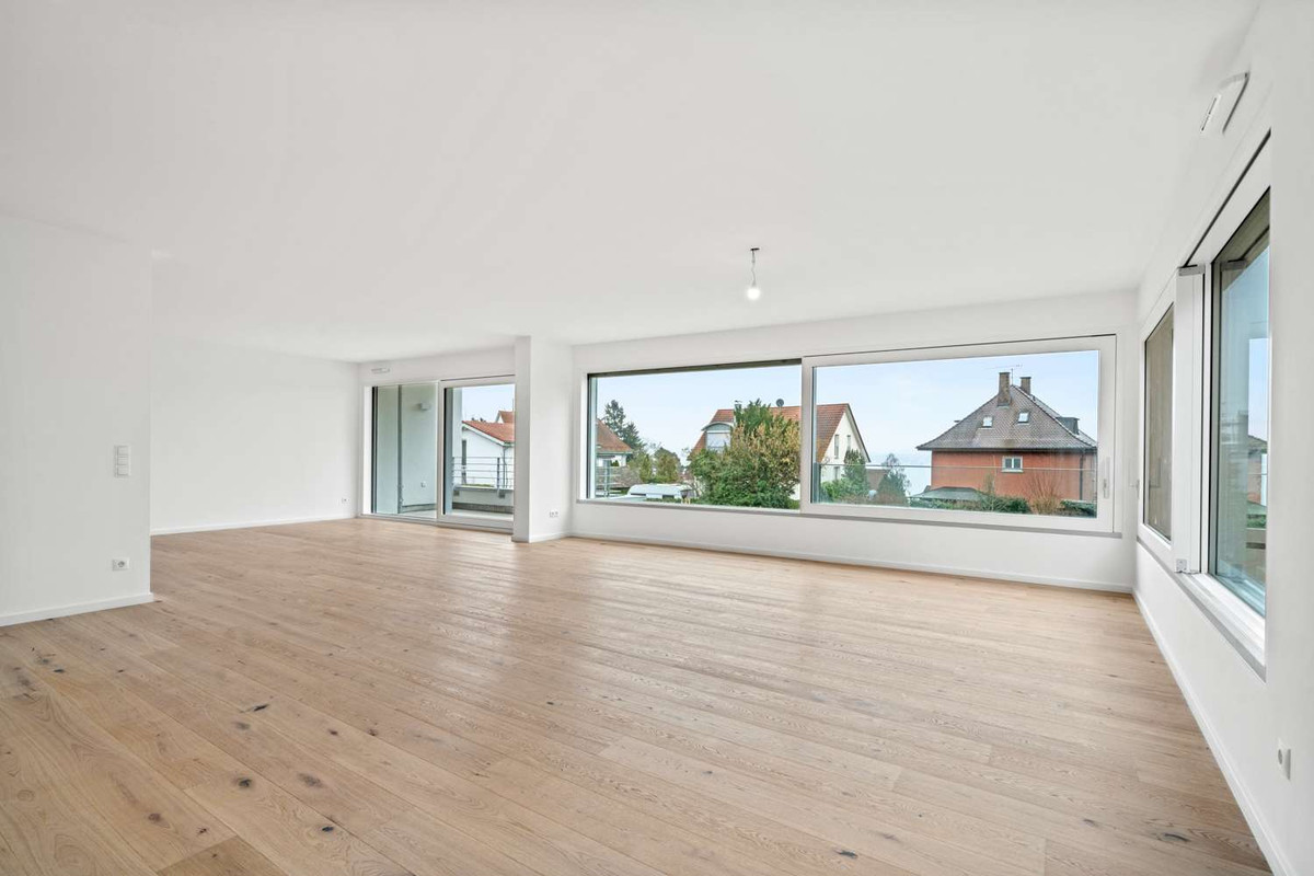  Lichtdurchflutetes Ambiente mit Seeblick