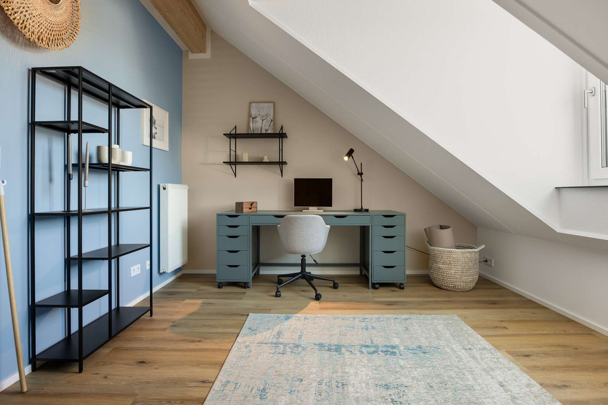 25-145 m--Familienglück-Arbeitszimmer