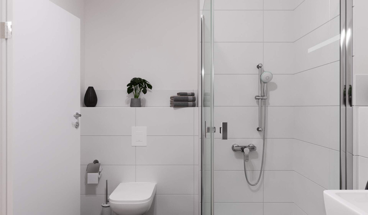Ein modern gefliestes Badezimmer mit bodengleicher Dusche