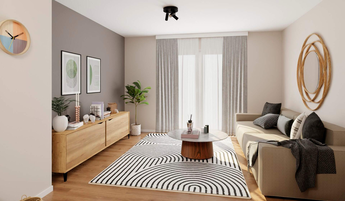 Helles Wohnzimmer mit bodentiefen Fenstern