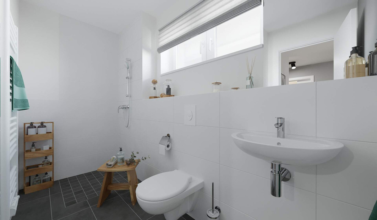 Ein modern gefliestes Badezimmer mit bodengleicher Dusche