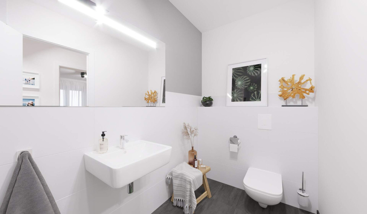 Ein modern gefliestes Badezimmer mit bodengleicher Dusche