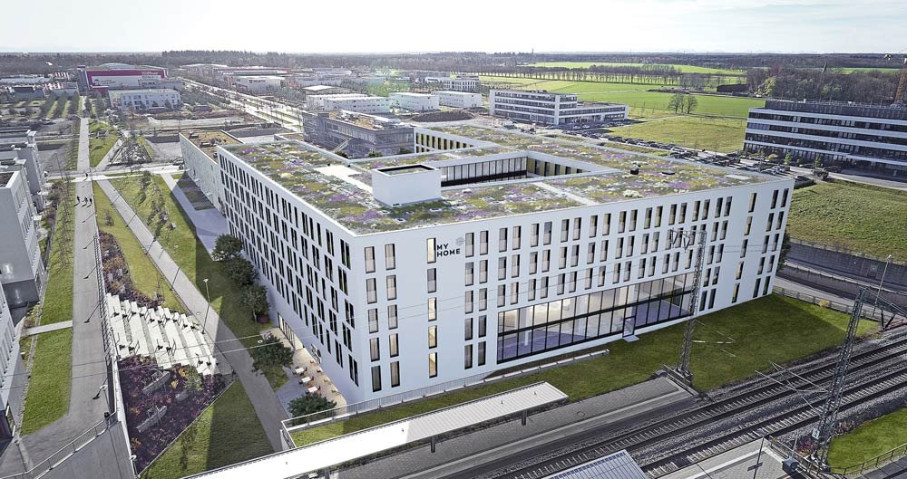 Der Neubau „MY HOME Freiham“ richtet sich an Kapitalanleger. Die SEG Bull Freiham GmbH & Co. KG bietet die 331 lukrativen 1-Zimmer-Appartements (Bild: SEG Bull Freiham GmbH & Co. KG).