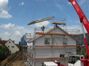 Bei der Ausbaustufe "Selbstbauhaus" werden viele Arbeiten des Hausbaus in Eigenregie durchgeführt.