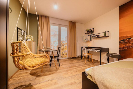 Der praktische Grundriss ist ein Vorteil von Mikroapartments. 
