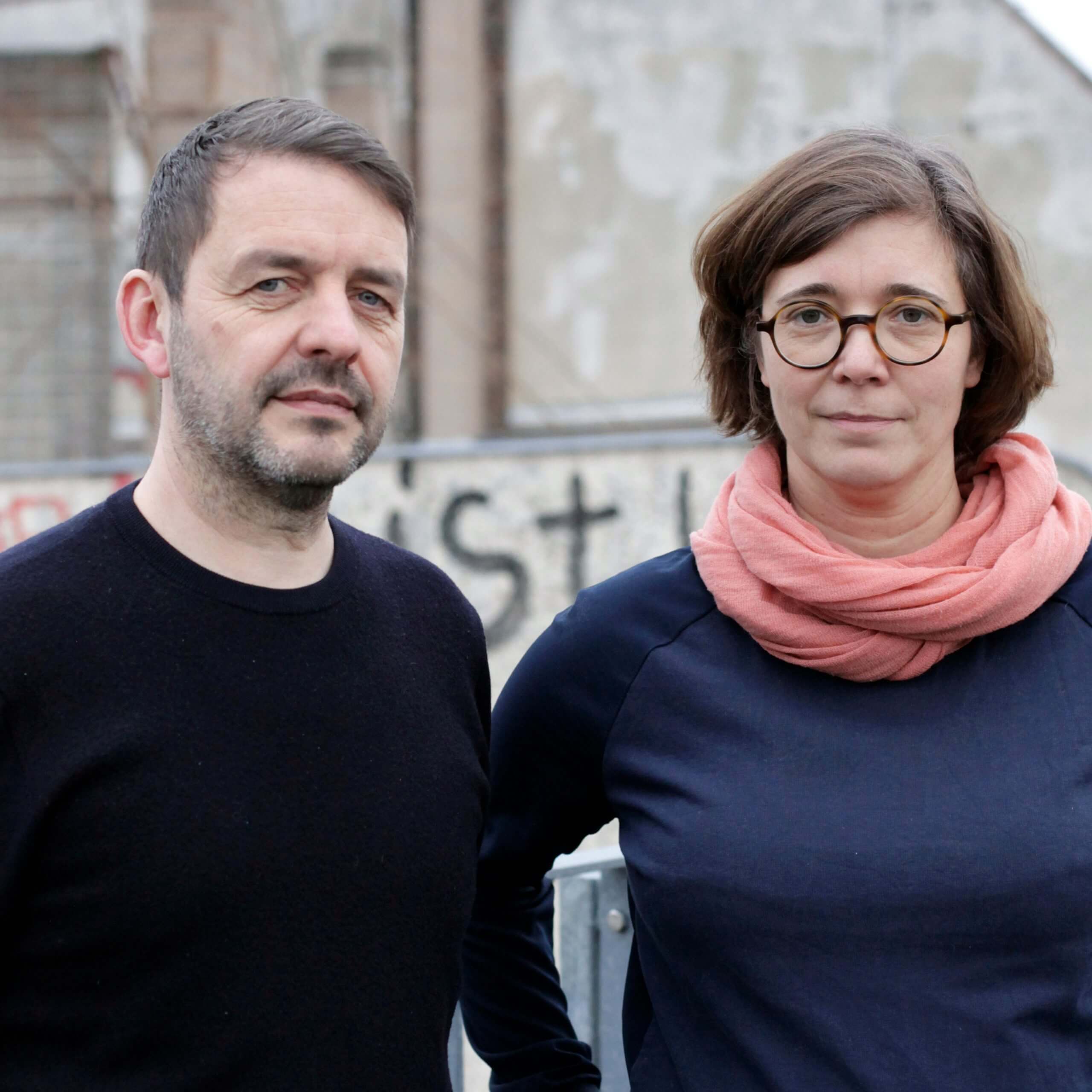 Porträtfoto von Henri Praeger (links) und Jana Richter (rechts).