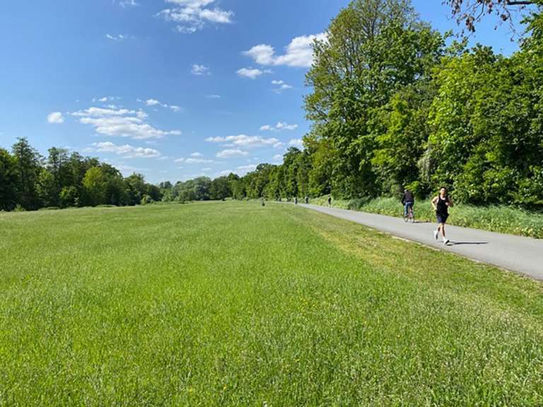 Nur 800 m von der Knebelstraße