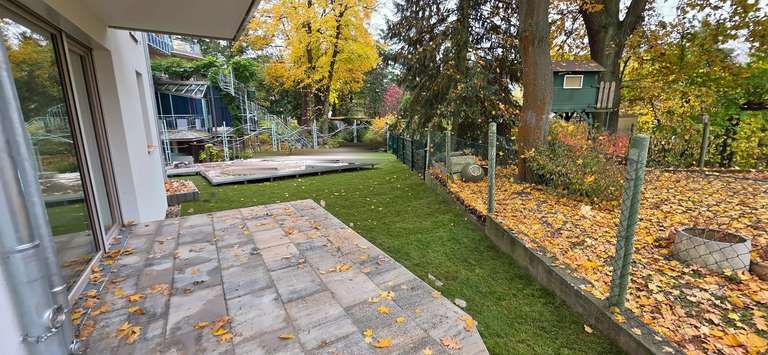 Terrasse Nachbarzaun