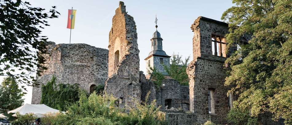  Ruinen von Burg Hayn und der Burgkirche in Dreieichenhain
