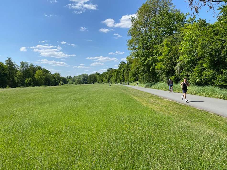 Nur 800 m von der Knebelstraße