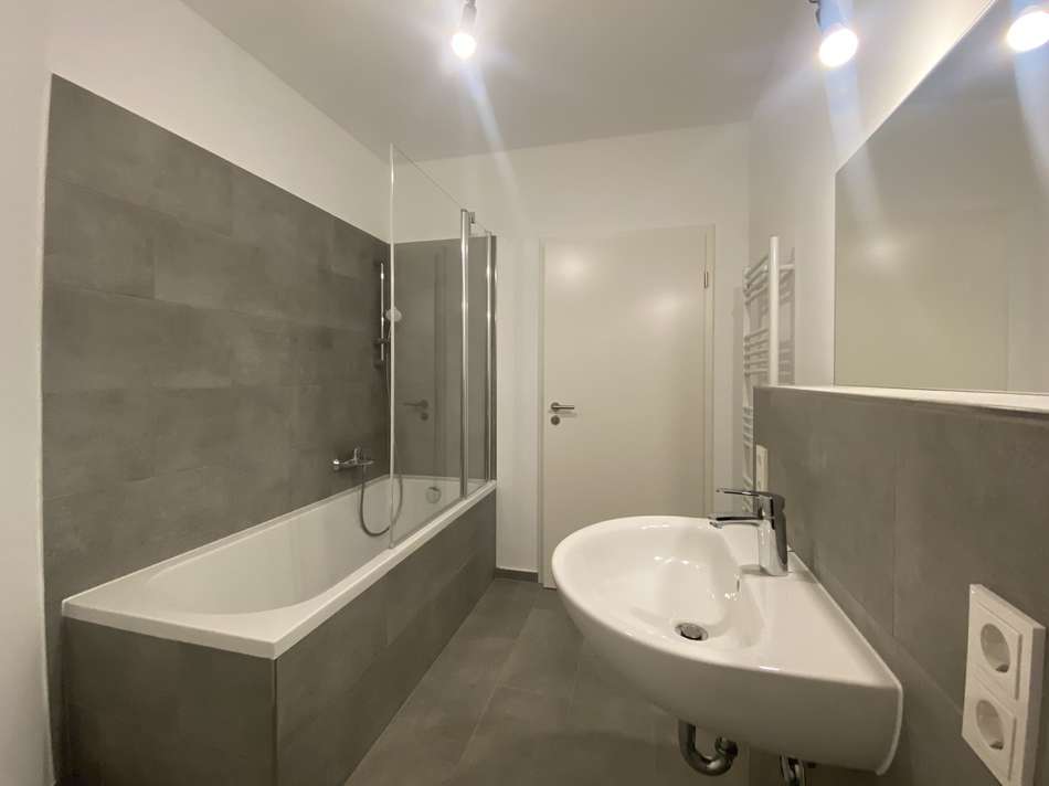 Bad mit Badewanne