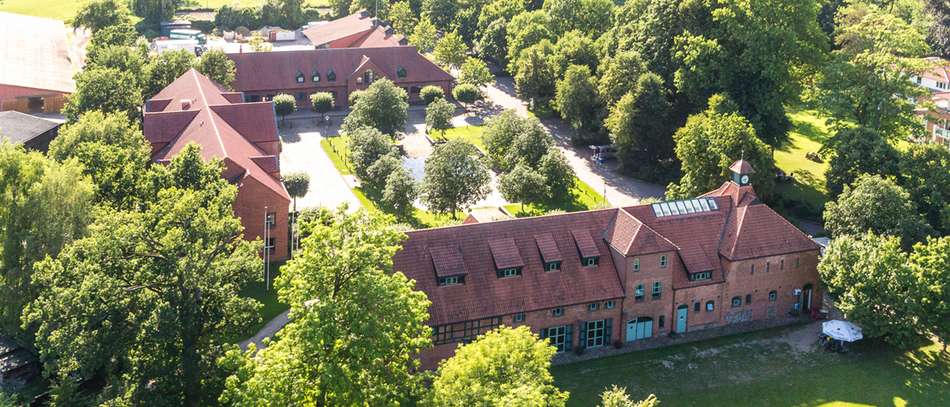 Umfeld (Foto Ulrich Wirrwa)